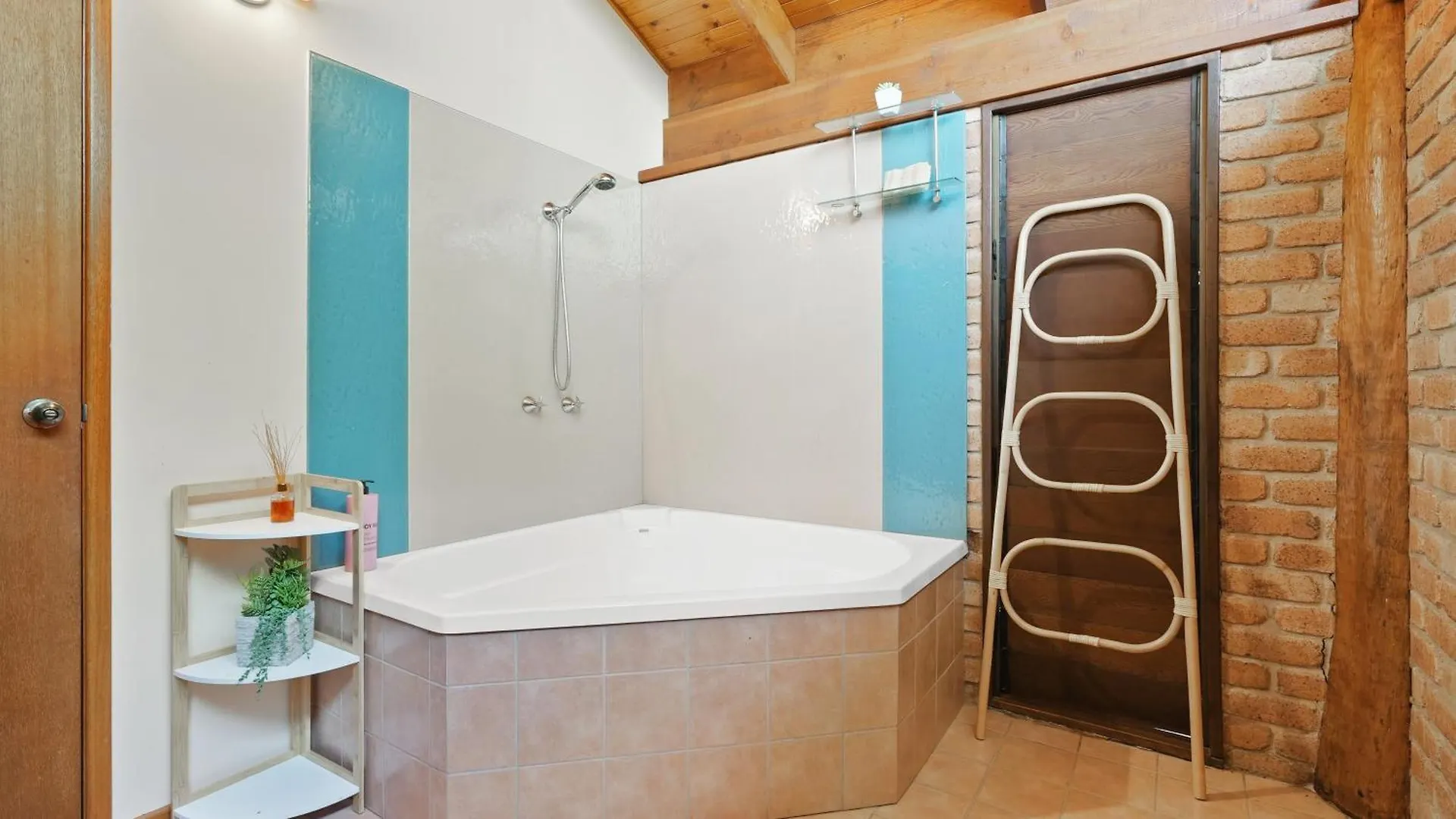 Rainforest Treehouse Sanctuary - With Ocean Views Smithfield Casa de Férias