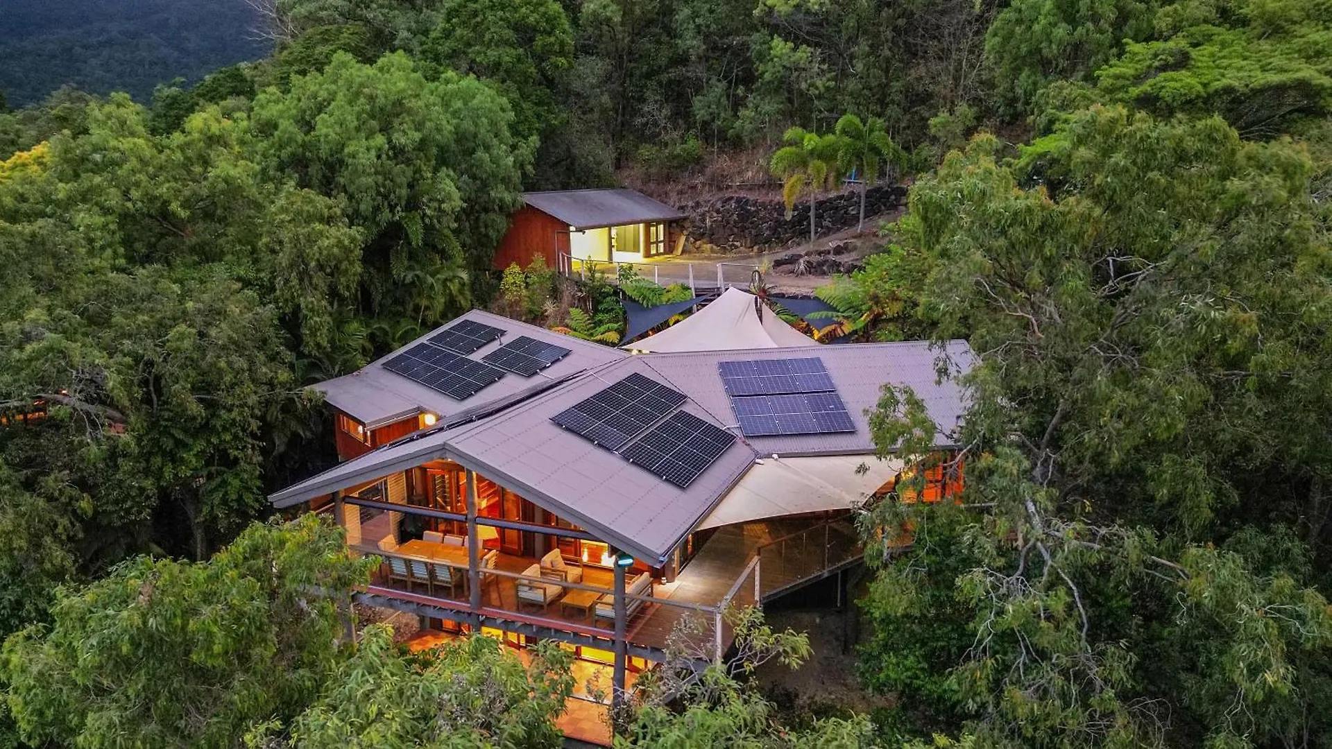 Rainforest Treehouse Sanctuary - With Ocean Views Smithfield