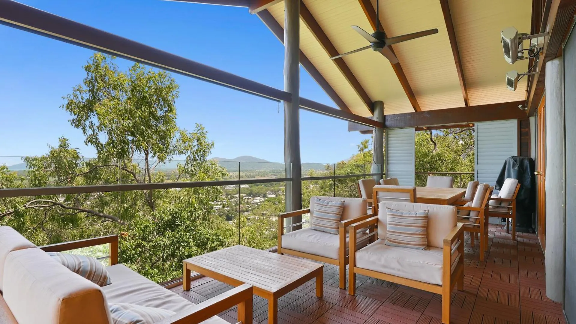 Rainforest Treehouse Sanctuary - With Ocean Views Smithfield Holiday home