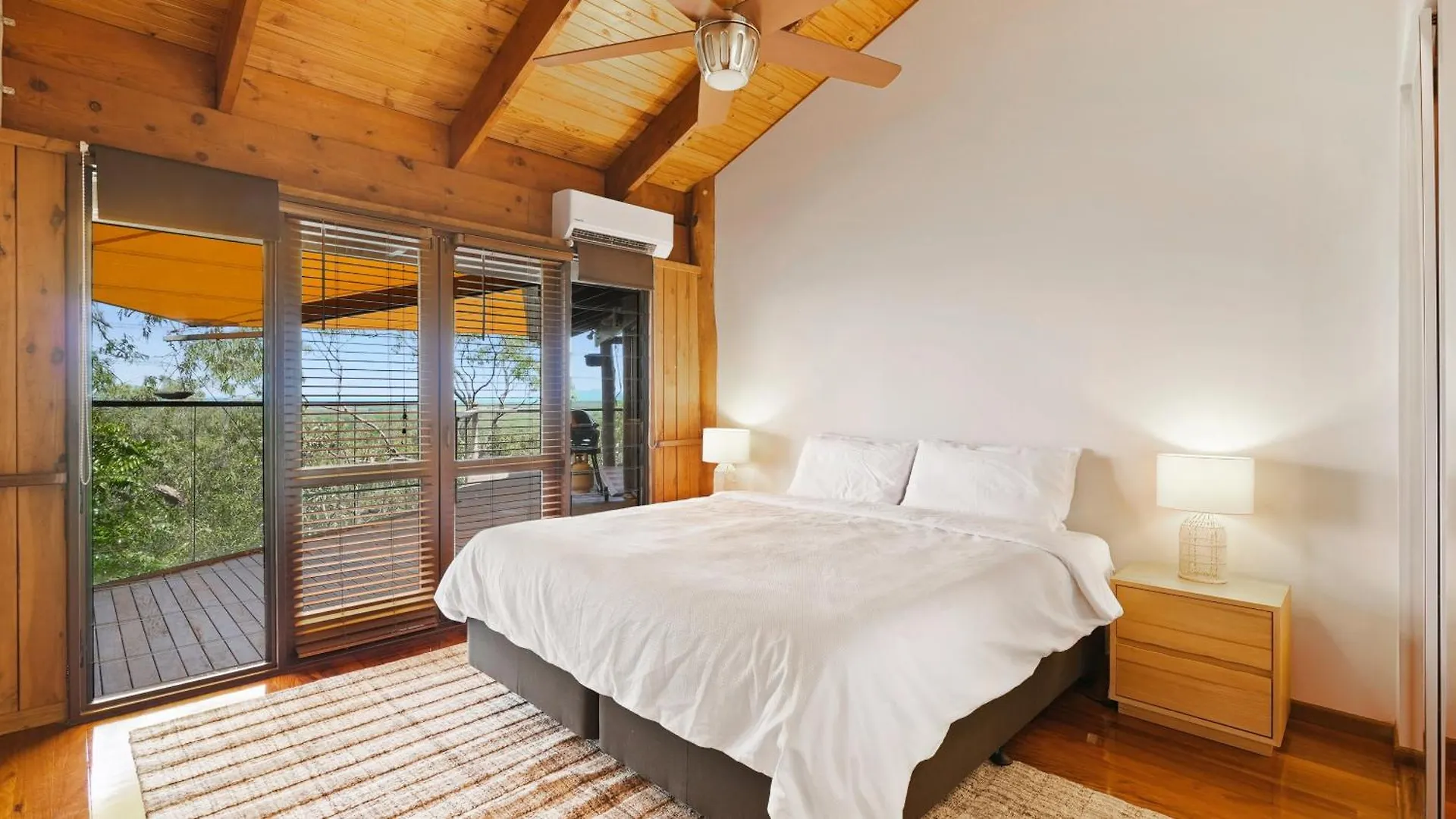 Rainforest Treehouse Sanctuary - With Ocean Views Smithfield