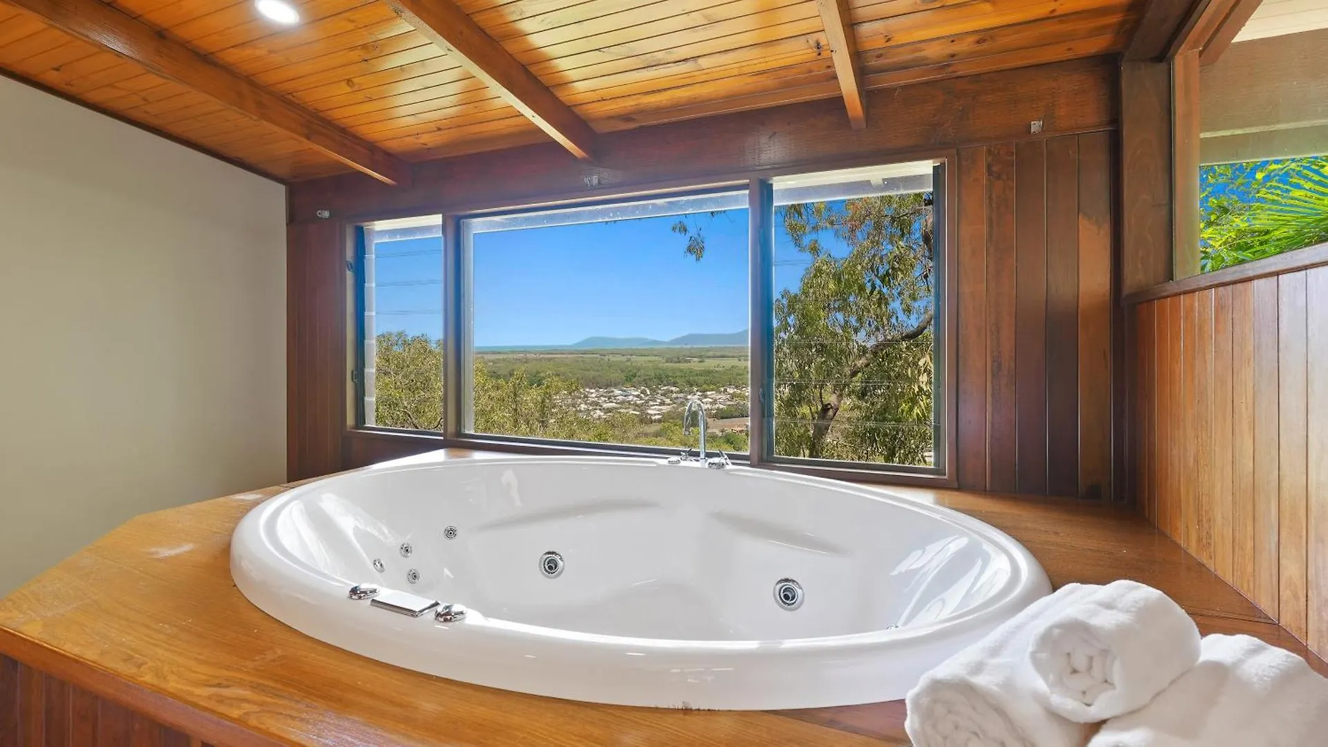 Rainforest Treehouse Sanctuary - With Ocean Views Smithfield