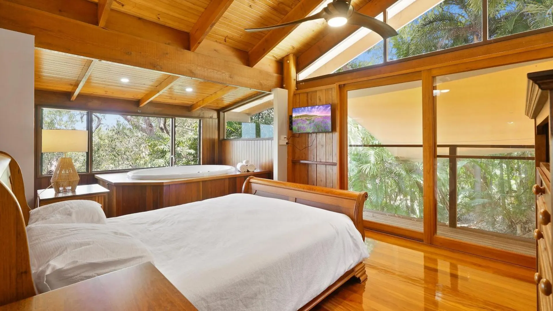 Rainforest Treehouse Sanctuary - With Ocean Views Smithfield Holiday home